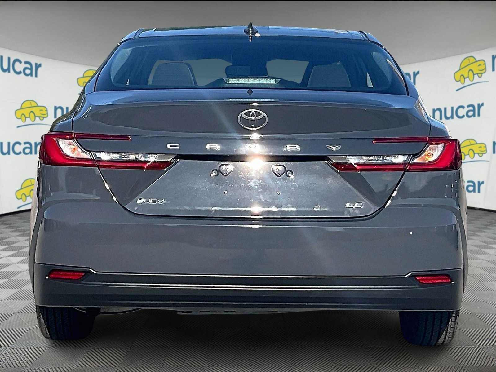 2025 Toyota Camry SE - Photo 5