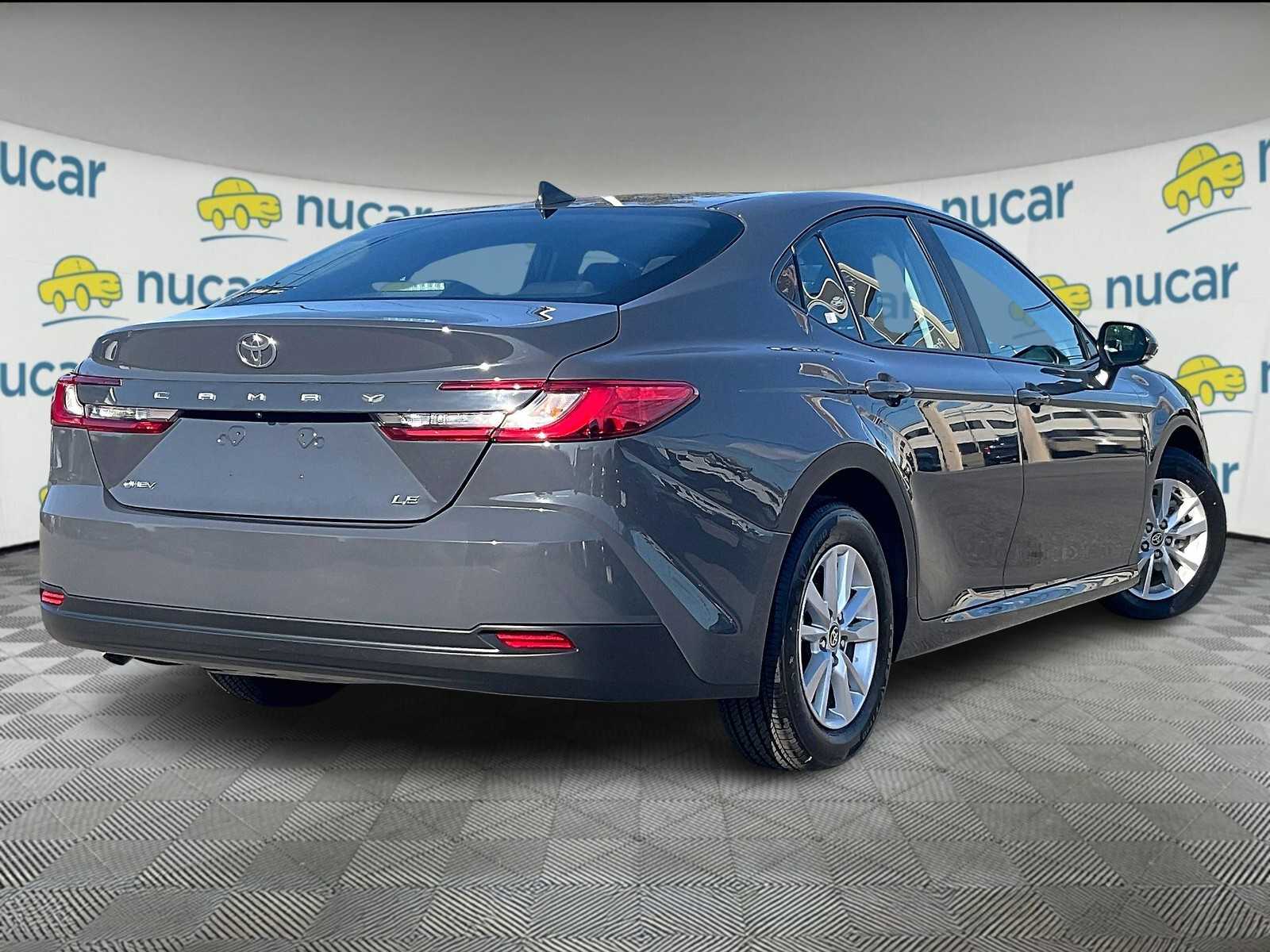 2025 Toyota Camry SE - Photo 6