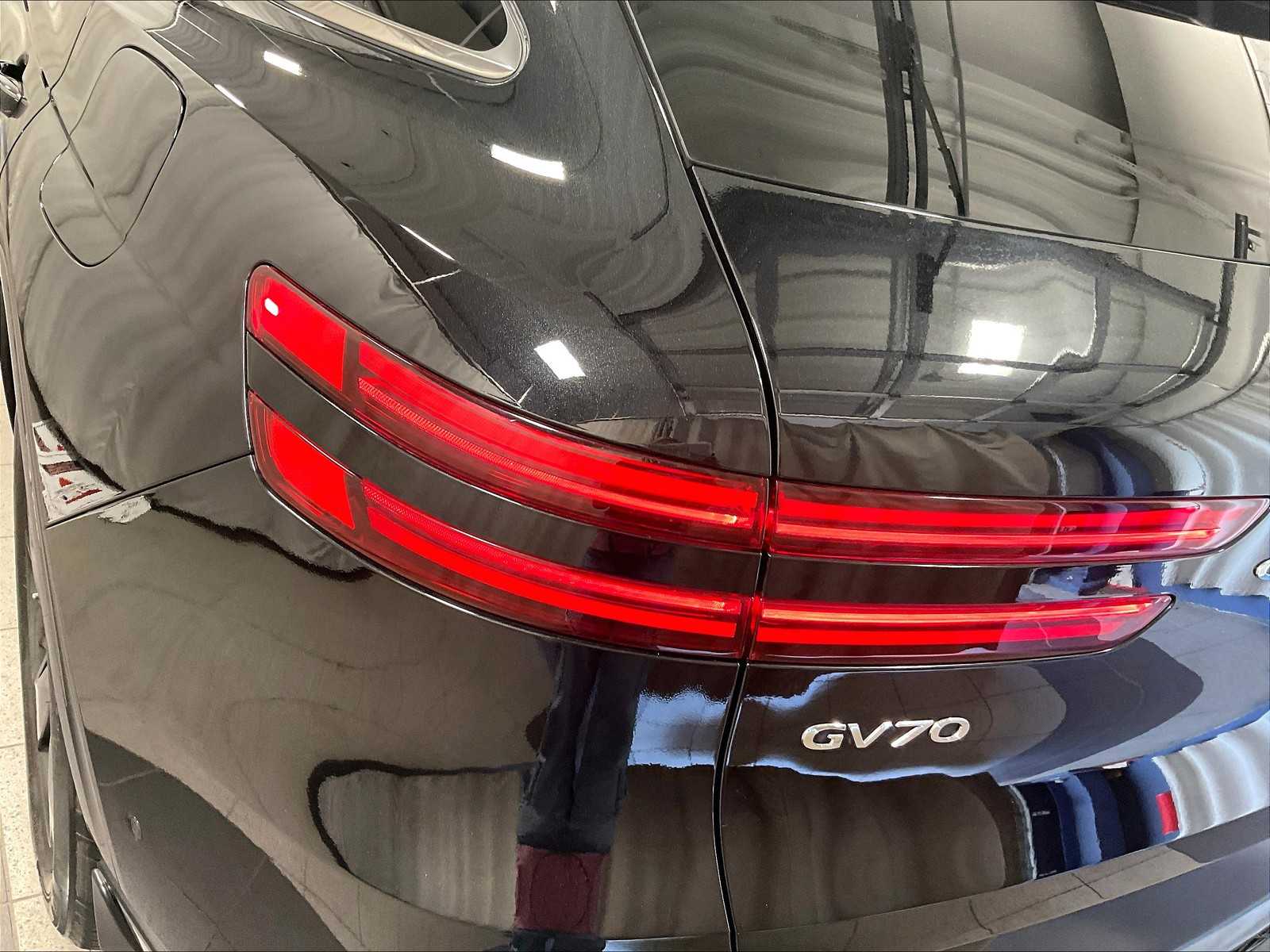 2023 Genesis GV70 3.5T Sport photo 32