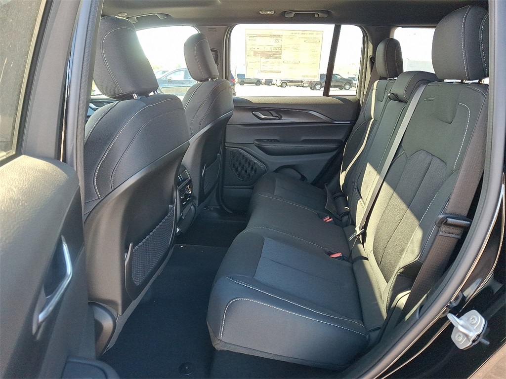 2025 Jeep Grand Cherokee  - Photo 6
