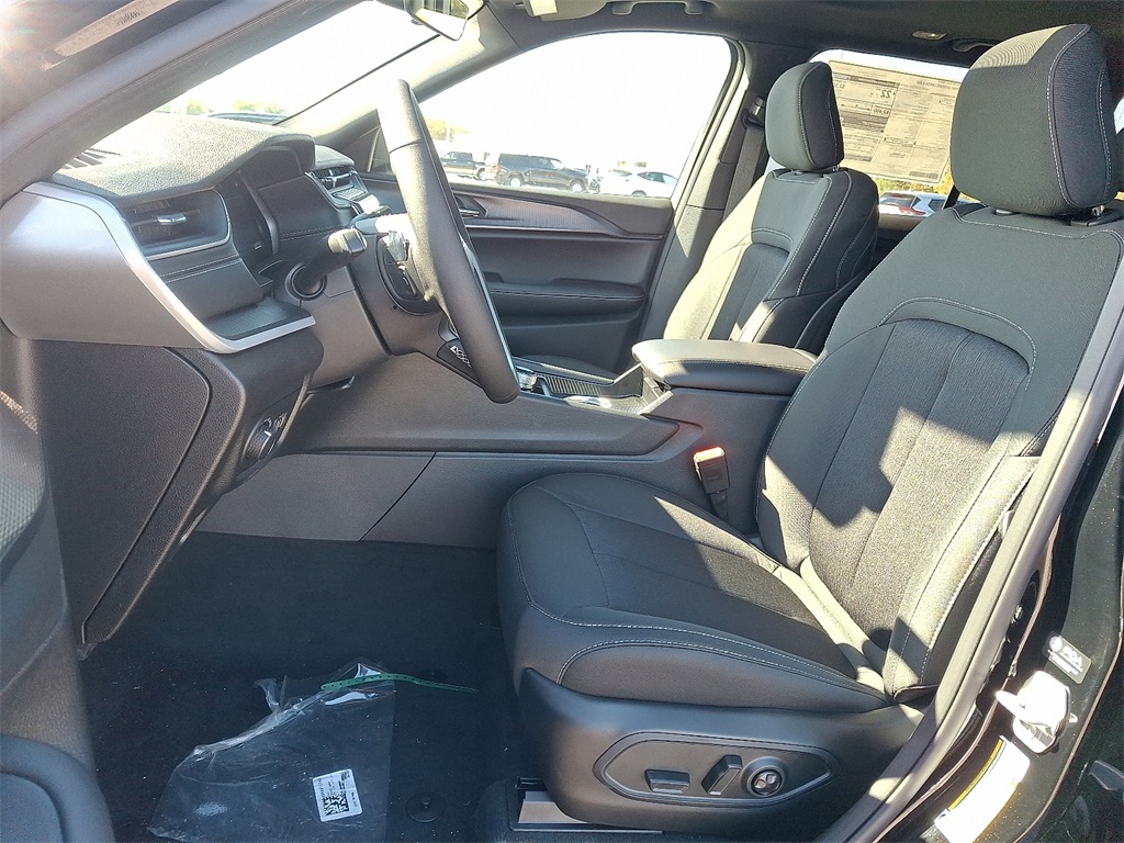 2025 Jeep Grand Cherokee  - Photo 9