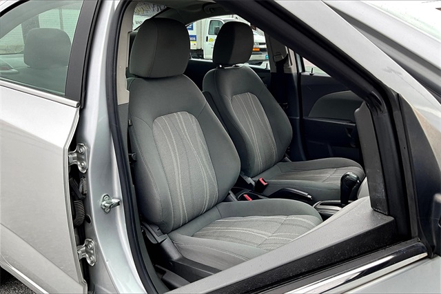 2015 Chevrolet Sonic LT - Photo 11