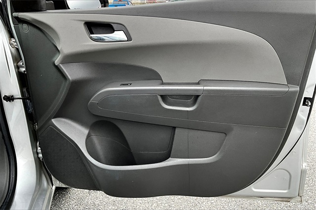 2015 Chevrolet Sonic LT - Photo 12