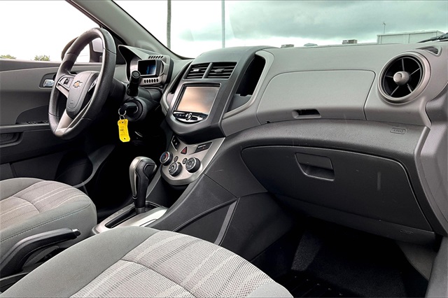 2015 Chevrolet Sonic LT - Photo 13