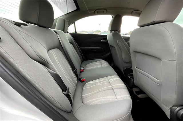 2015 Chevrolet Sonic LT - Photo 15