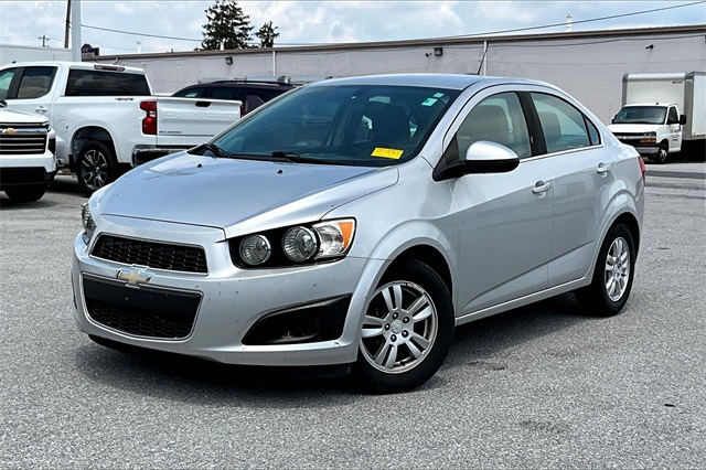 2015 Chevrolet Sonic LT - Photo 2