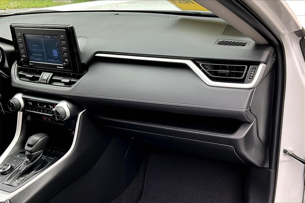 2021 Toyota RAV4 Hybrid LE - Photo 13