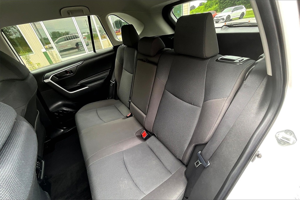2021 Toyota RAV4 Hybrid LE - Photo 15
