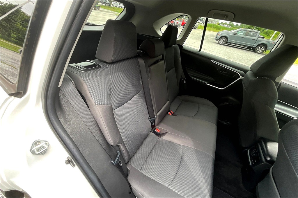 2021 Toyota RAV4 Hybrid LE - Photo 16