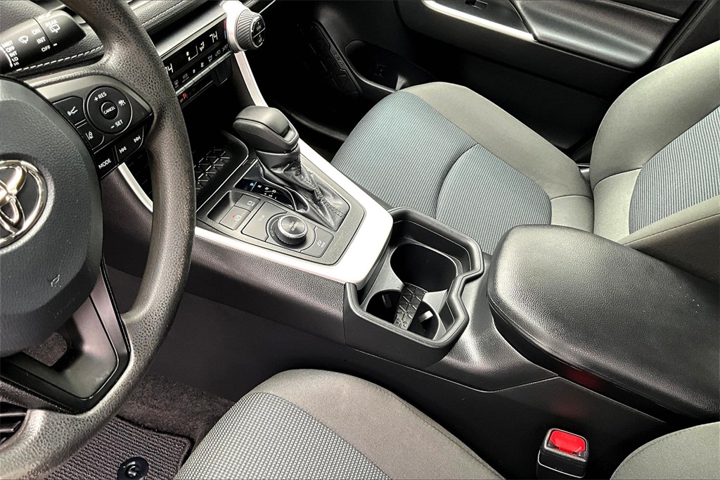 2021 Toyota RAV4 Hybrid LE - Photo 20