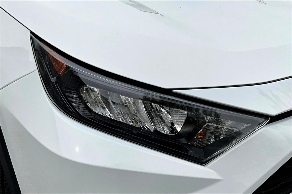 2021 Toyota RAV4 Hybrid LE - Photo 33