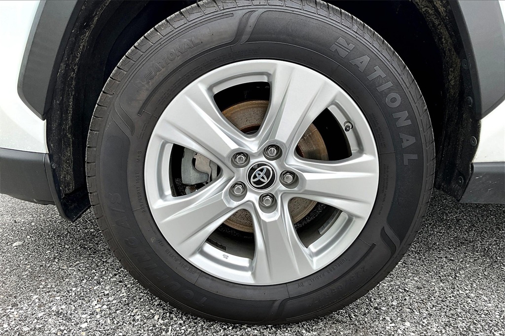 2021 Toyota RAV4 Hybrid LE - Photo 7