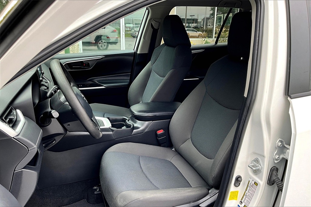 2021 Toyota RAV4 Hybrid LE - Photo 10