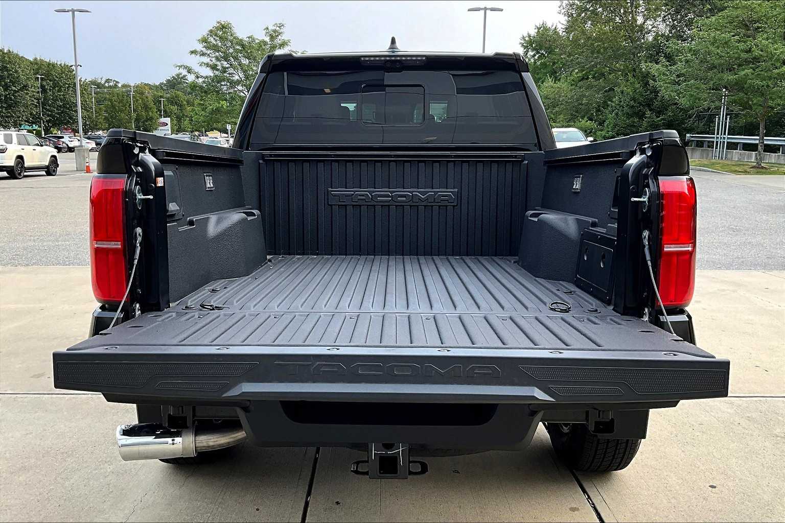 2025 Toyota Tacoma Limited Hybrid - Photo 32
