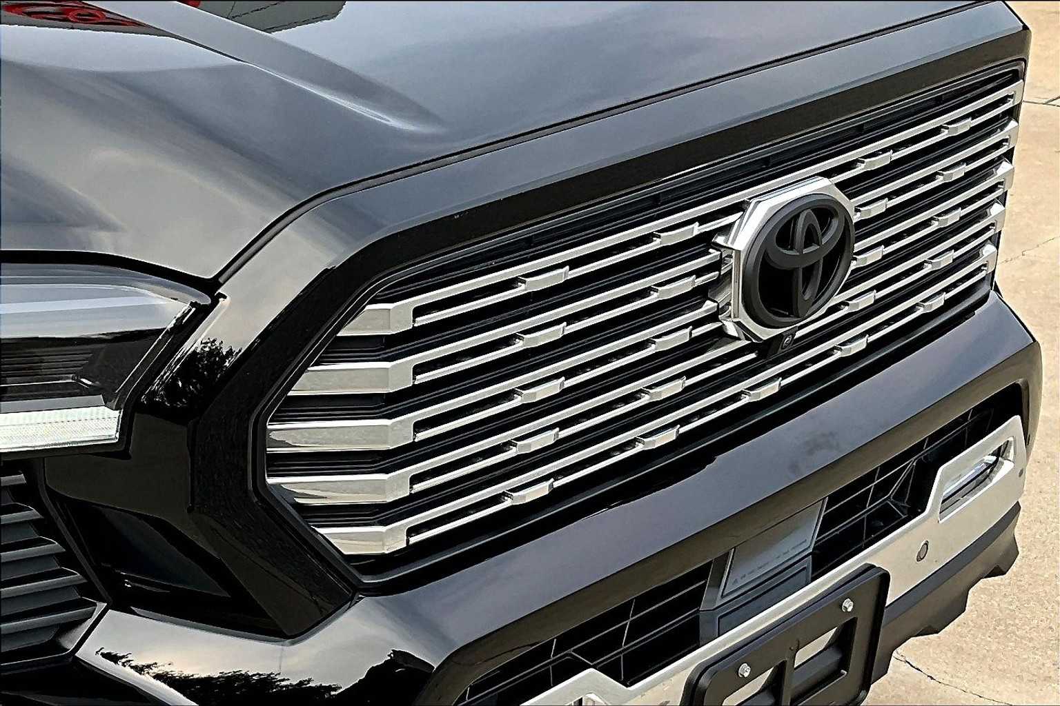 2025 Toyota Tacoma Limited Hybrid - Photo 33