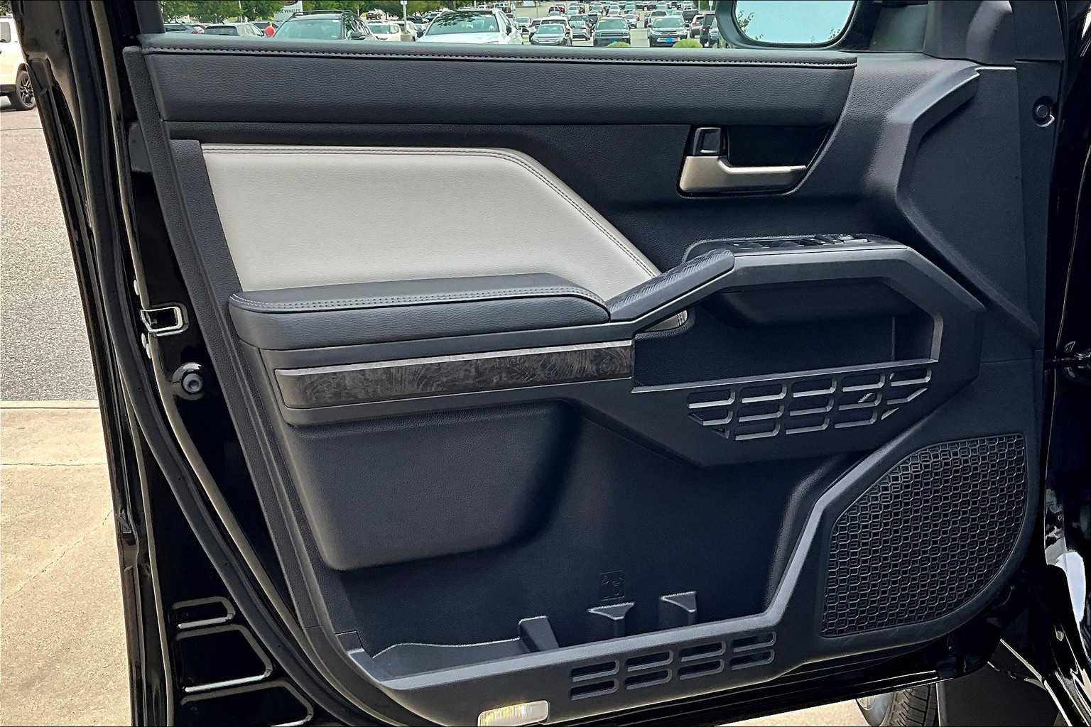 2025 Toyota Tacoma Limited Hybrid - Photo 9