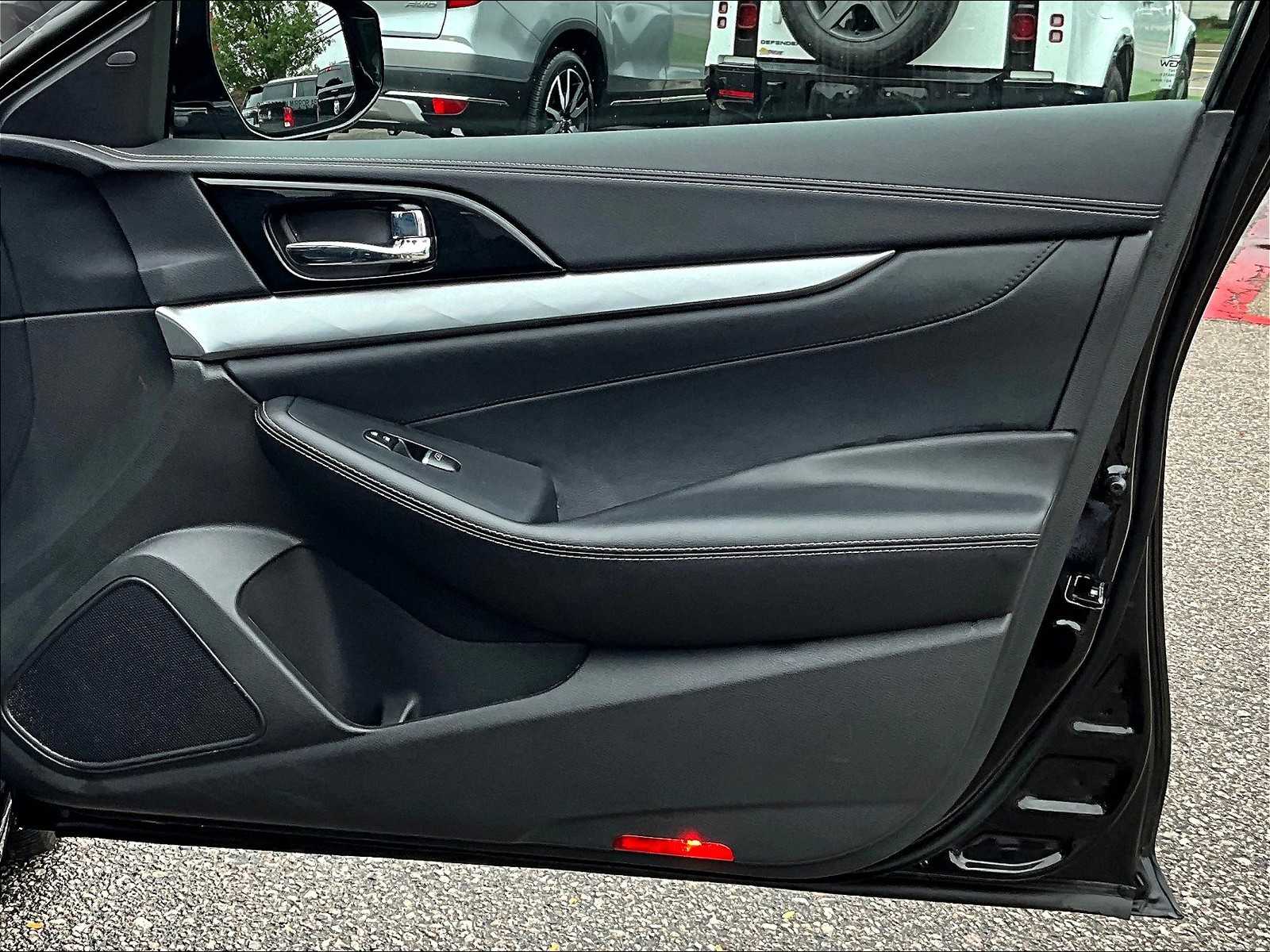 2023 Nissan Maxima SV - Photo 12