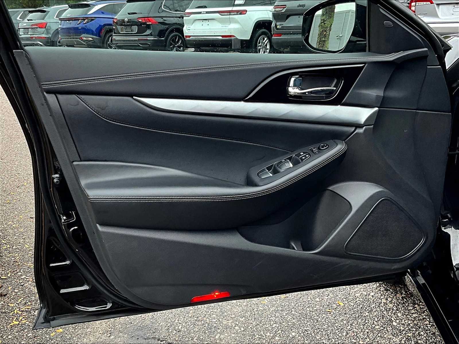 2023 Nissan Maxima SV - Photo 9