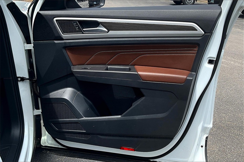 2022 Volkswagen Atlas 3.6L V6 SE w/Technology - Photo 12