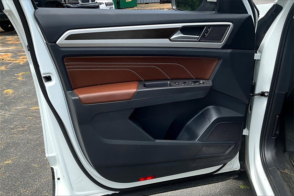 2022 Volkswagen Atlas 3.6L V6 SE w/Technology - Photo 9