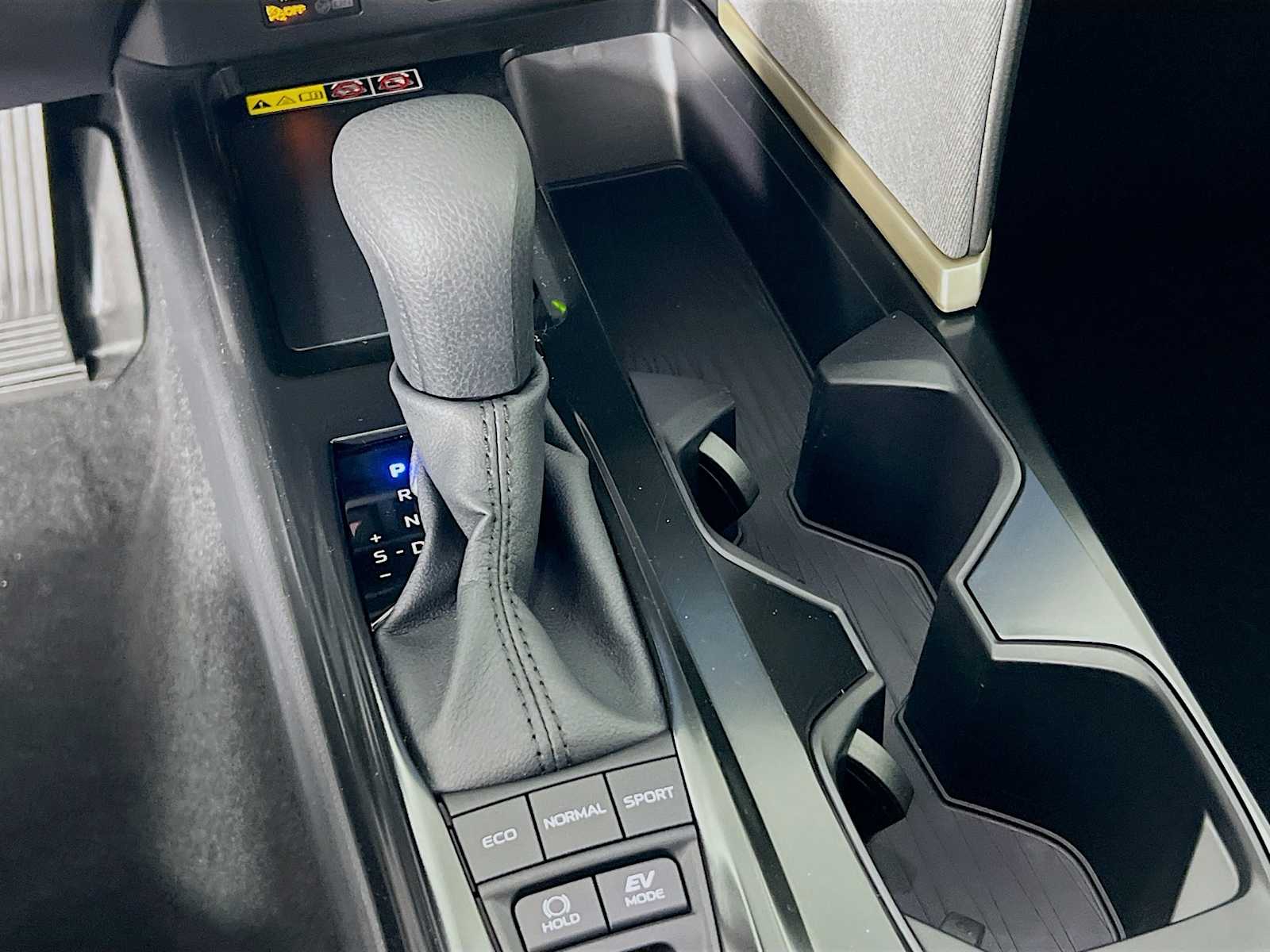 2025 Toyota Camry LE - Photo 11