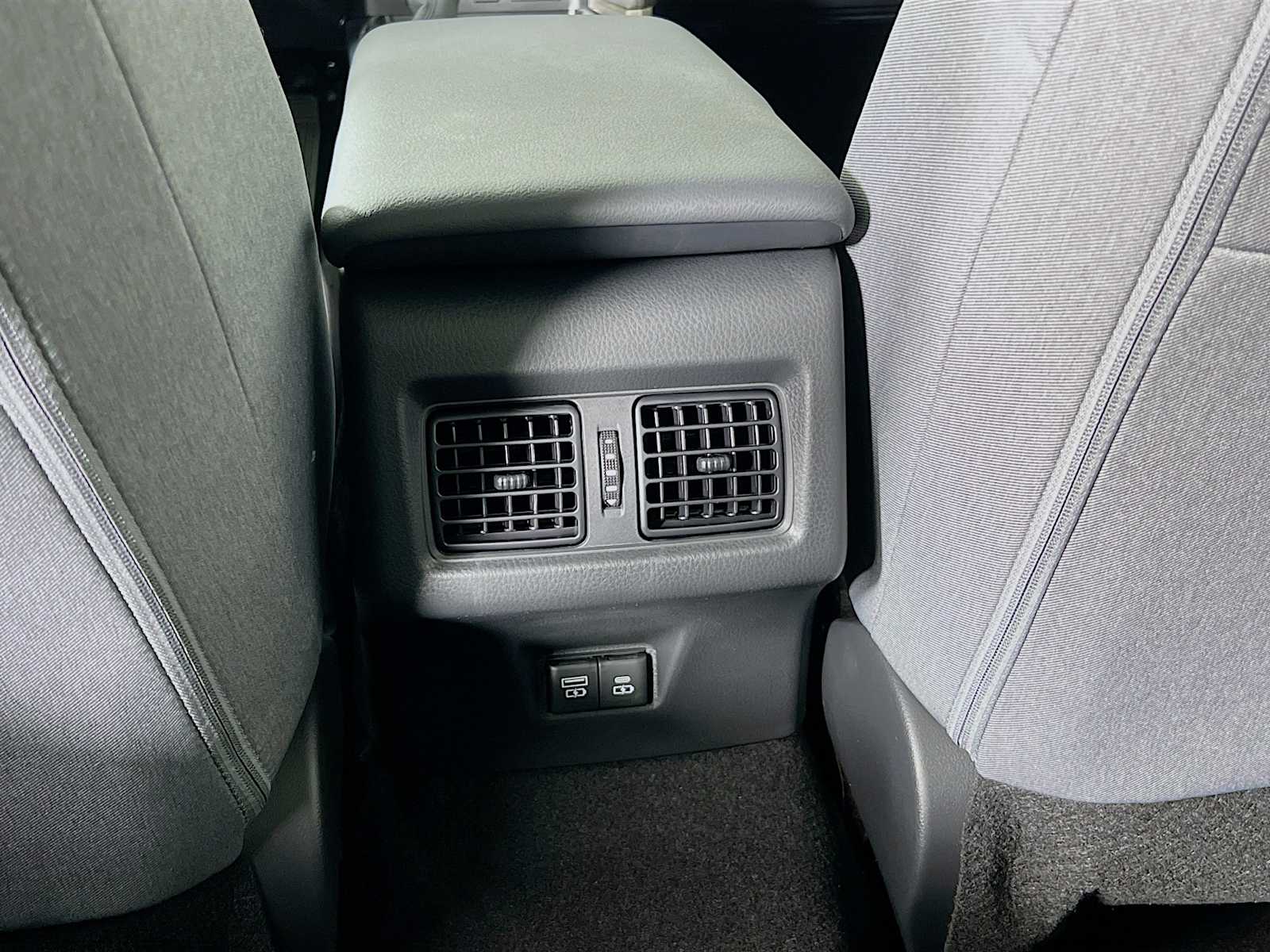 2025 Toyota Camry LE - Photo 14
