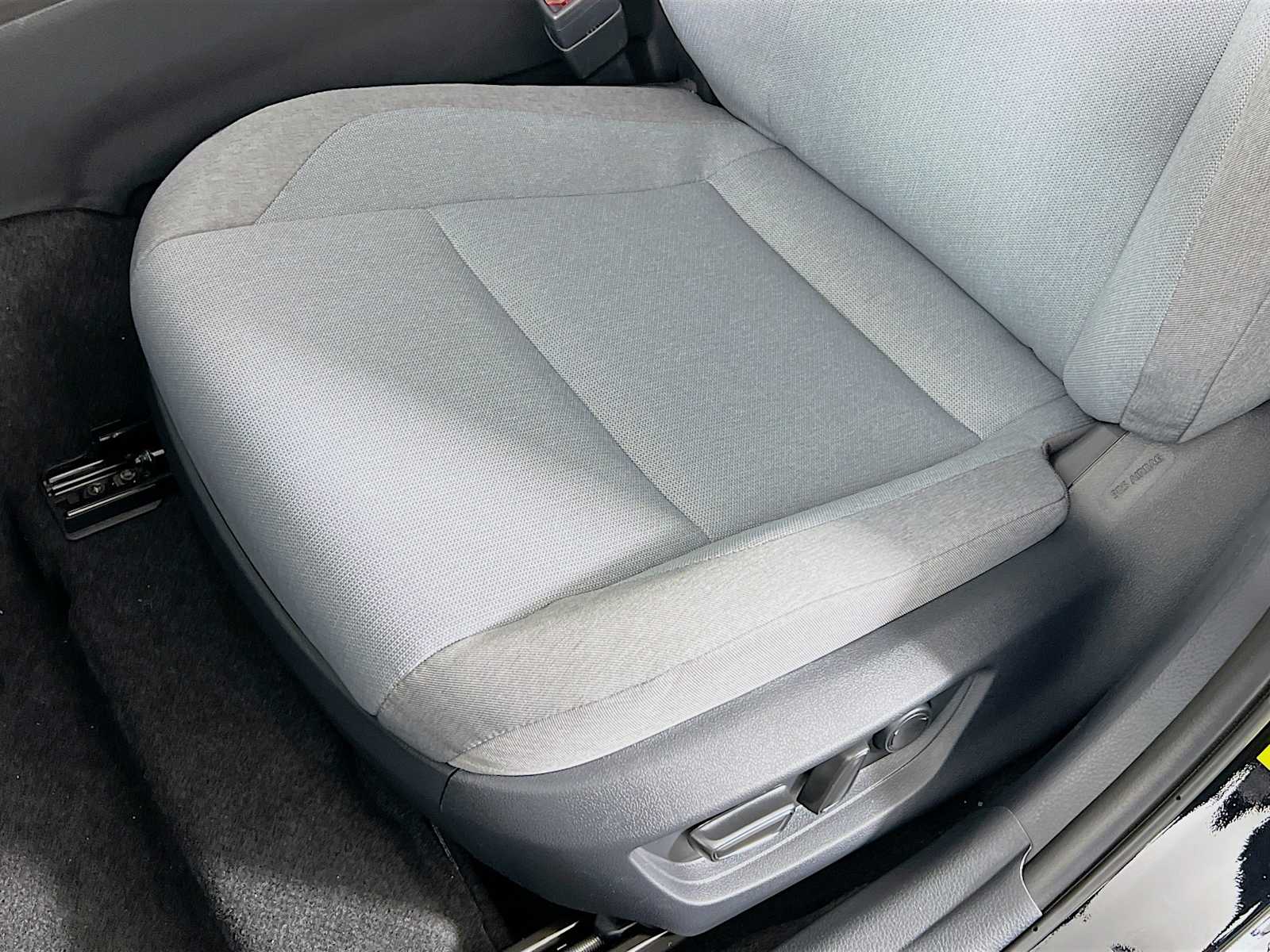 2025 Toyota Camry LE - Photo 17