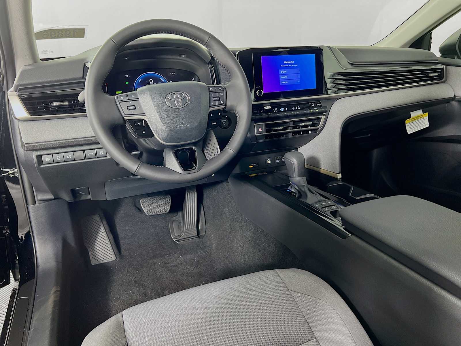 2025 Toyota Camry LE - Photo 6