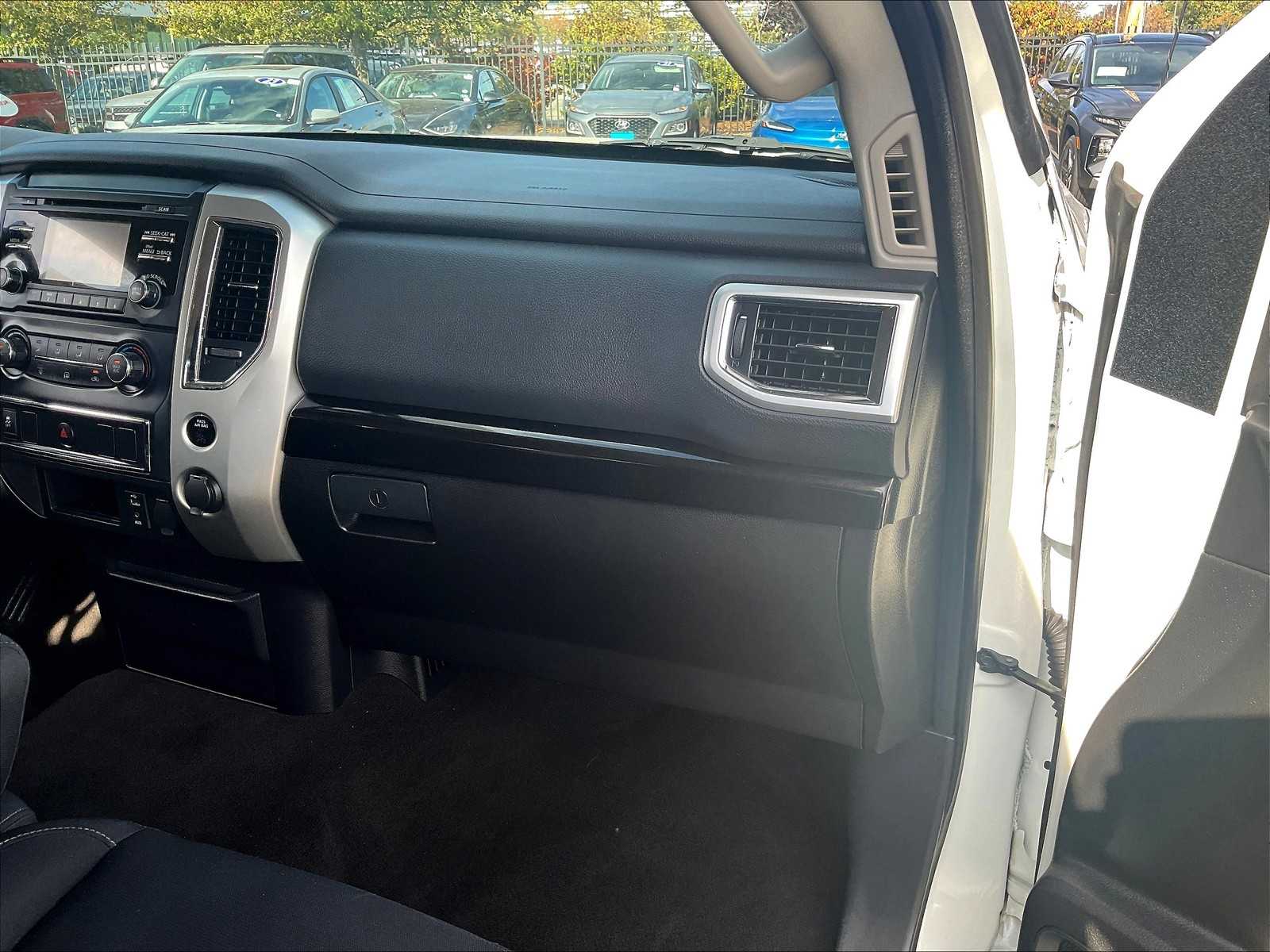 2018 Nissan Titan SV - Photo 13