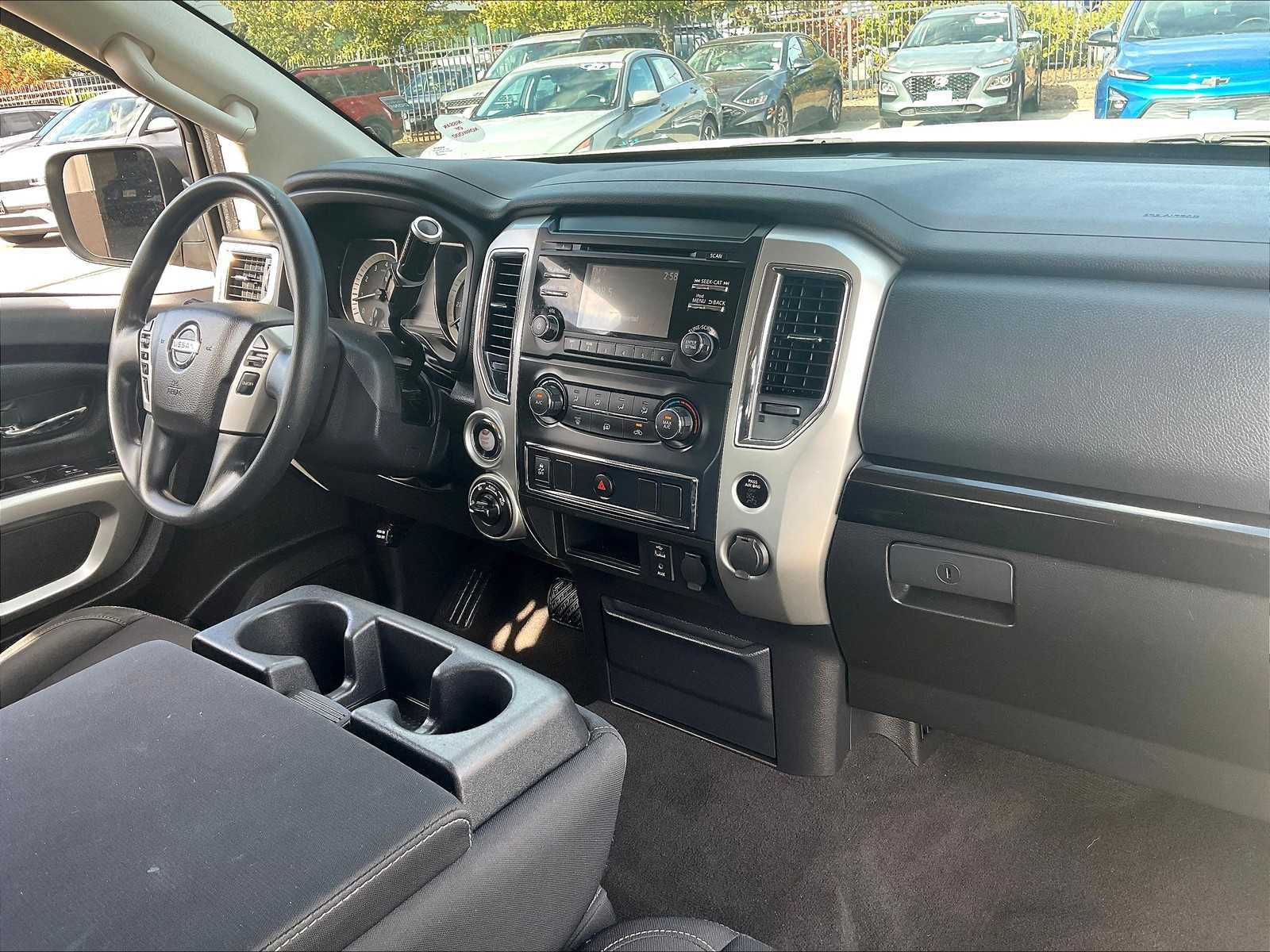 2018 Nissan Titan SV - Photo 14