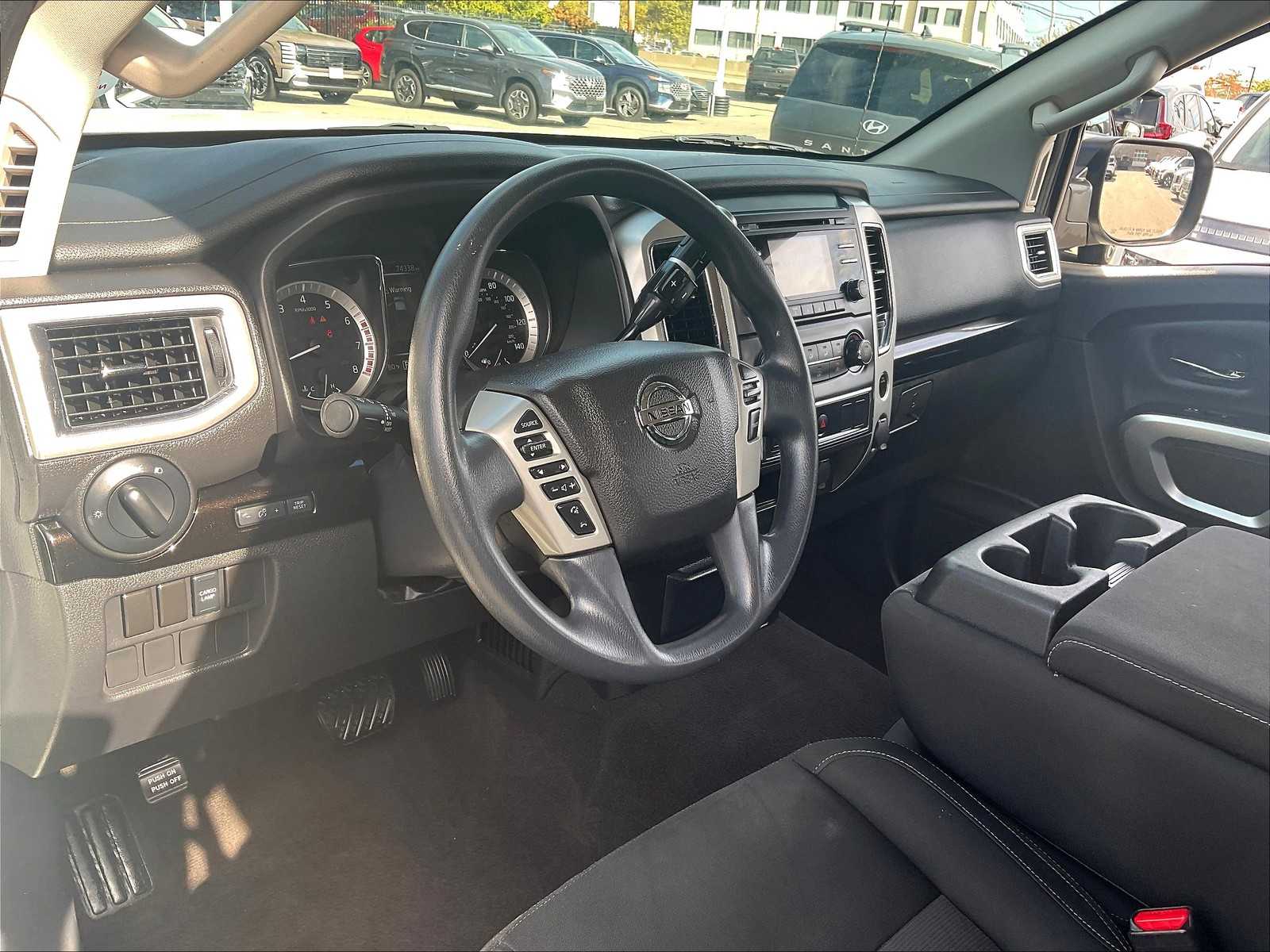 2018 Nissan Titan SV - Photo 8