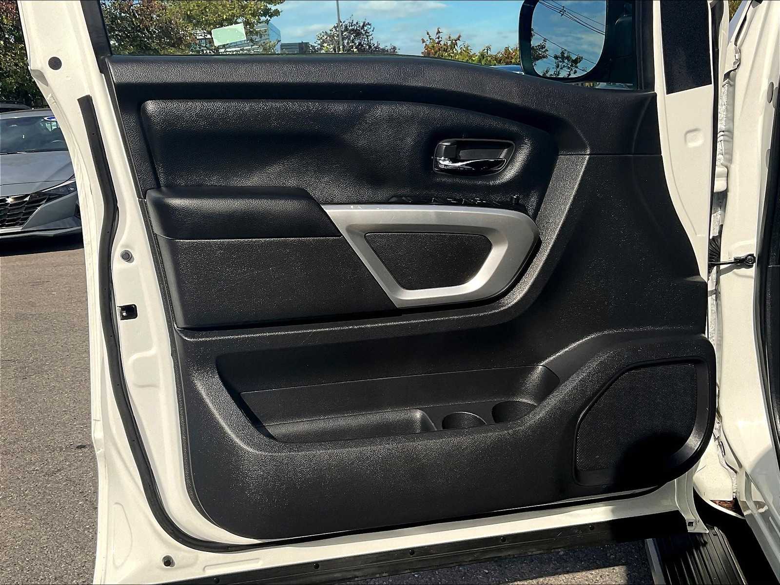 2018 Nissan Titan SV - Photo 9