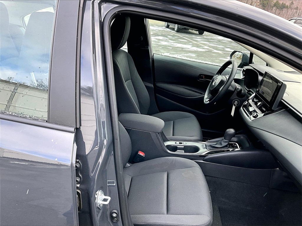 2025 Toyota Corolla LE - Photo 11