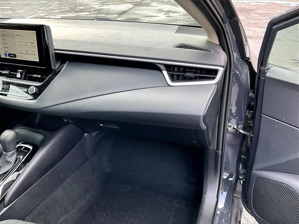 2025 Toyota Corolla LE - Photo 13