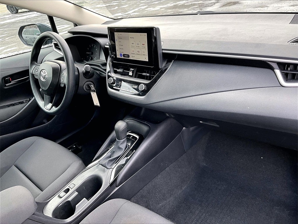 2025 Toyota Corolla LE - Photo 14