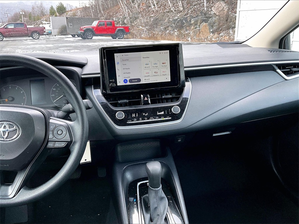 2025 Toyota Corolla LE - Photo 18