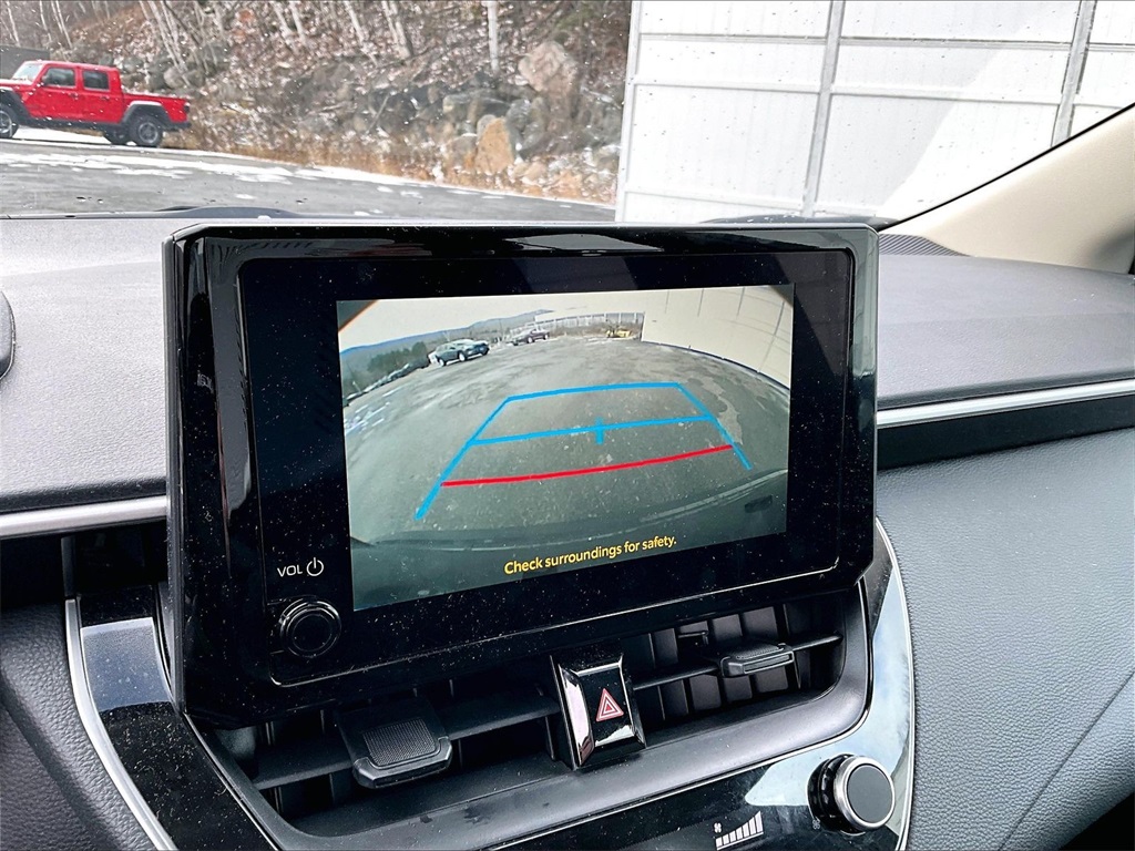 2025 Toyota Corolla LE - Photo 19