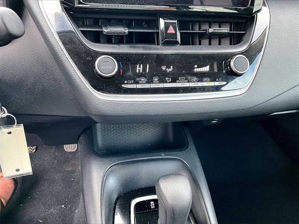 2025 Toyota Corolla LE - Photo 25