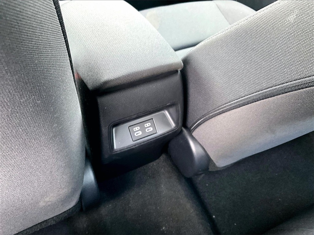 2025 Toyota Corolla LE - Photo 27