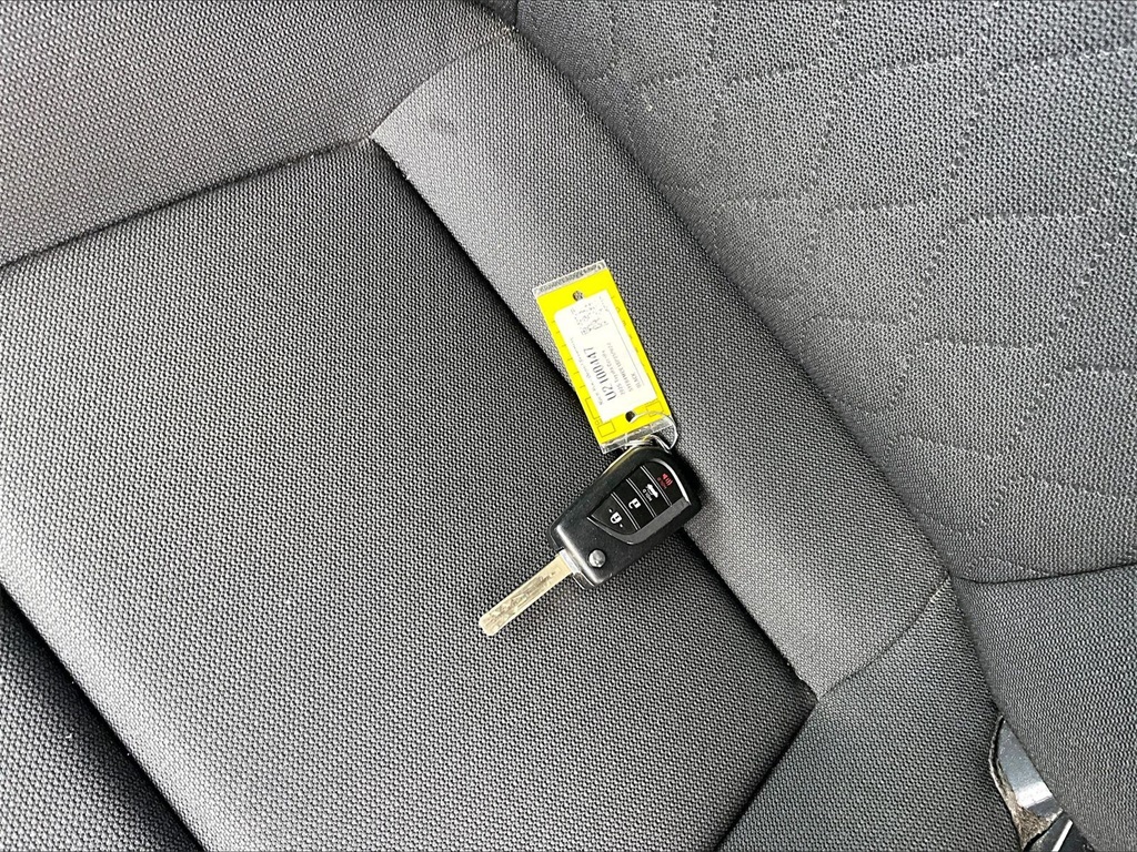 2025 Toyota Corolla LE - Photo 29