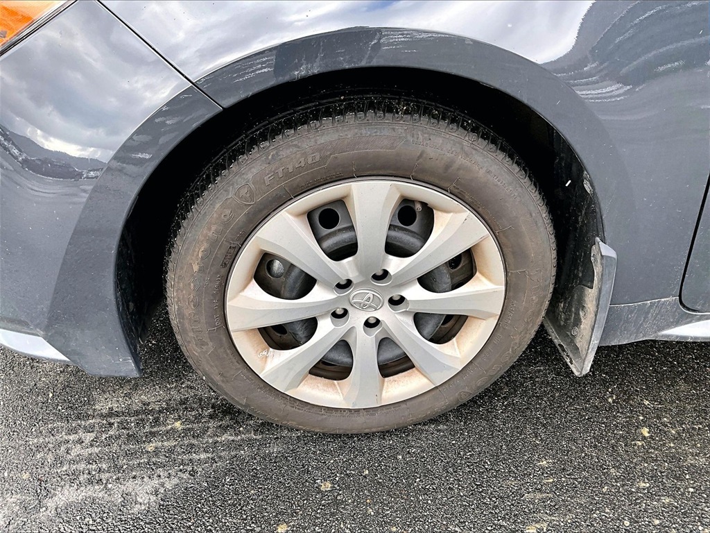 2025 Toyota Corolla LE - Photo 7