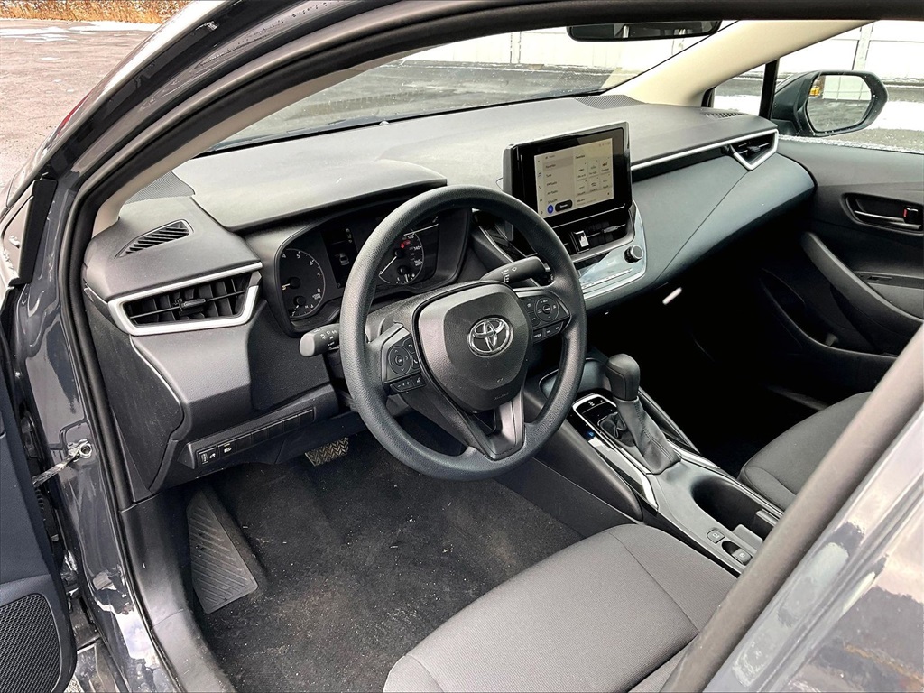 2025 Toyota Corolla LE - Photo 8