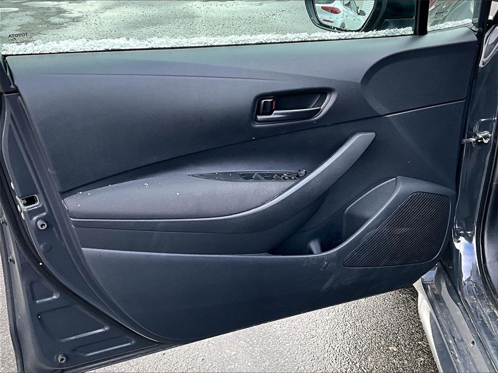 2025 Toyota Corolla LE - Photo 9