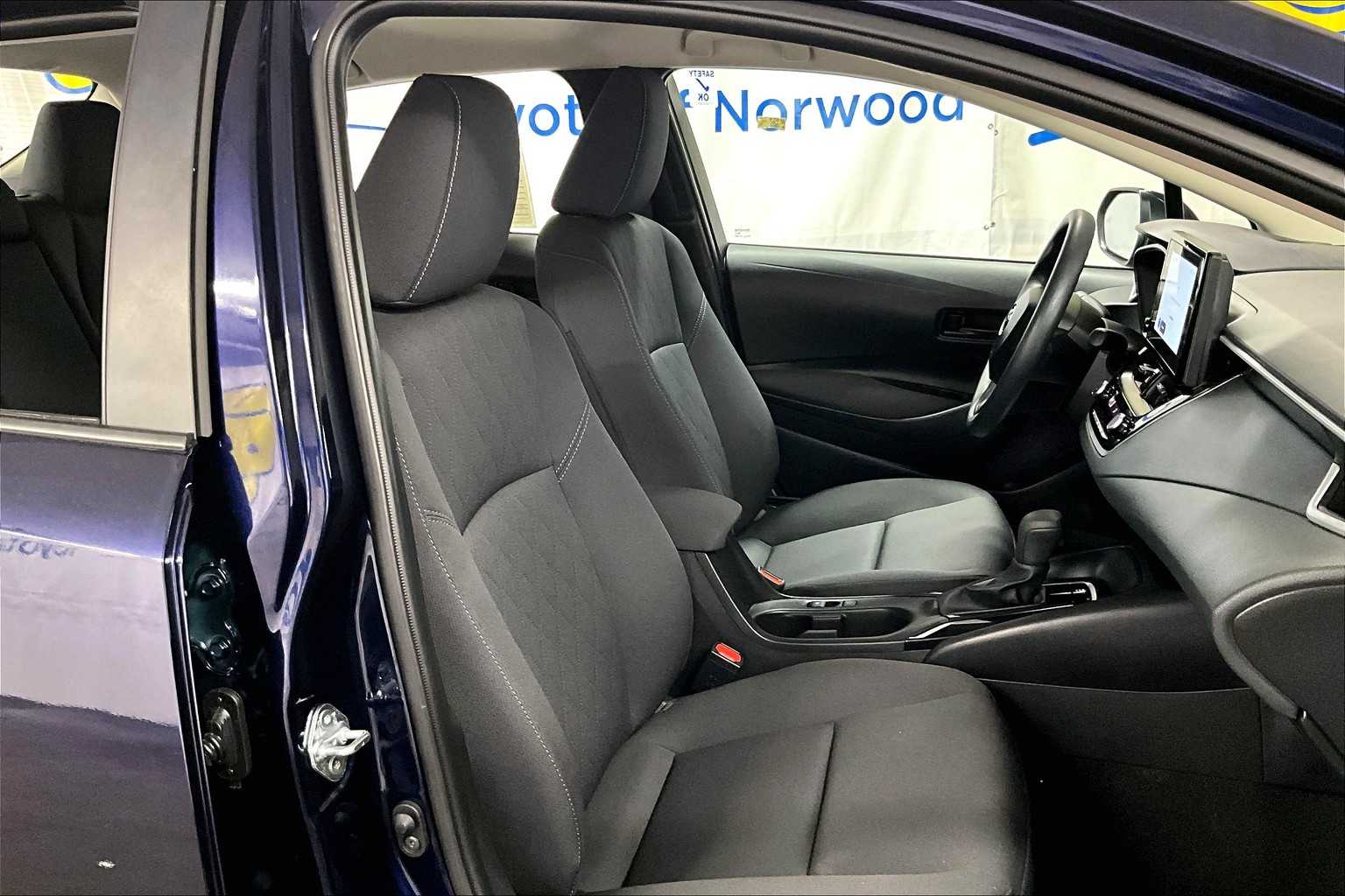 2025 Toyota Corolla LE - Photo 11