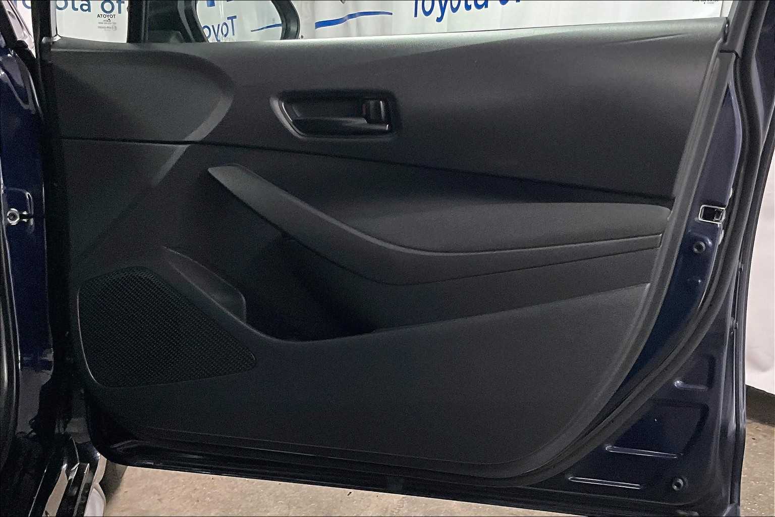 2025 Toyota Corolla LE - Photo 12