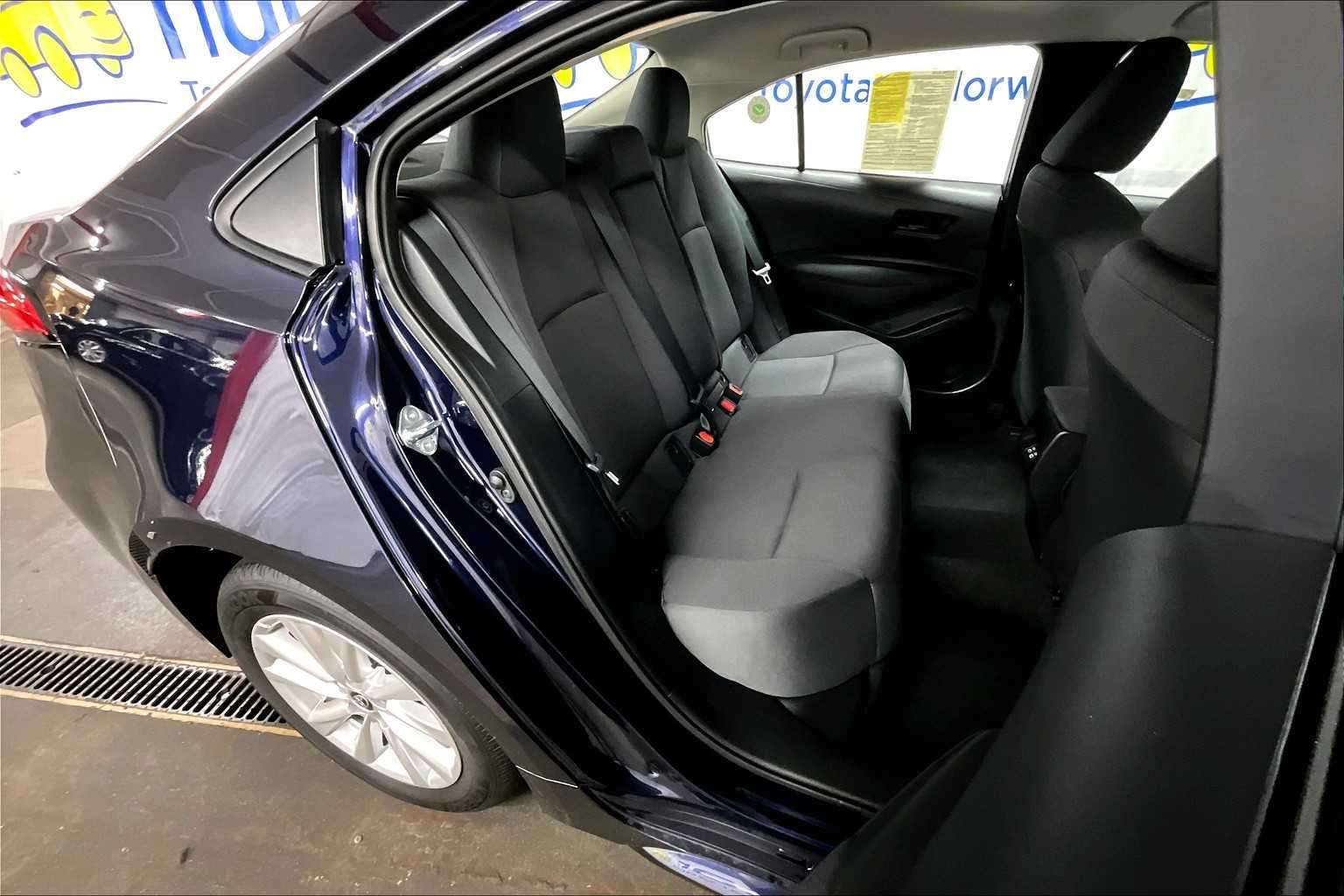 2025 Toyota Corolla LE - Photo 16