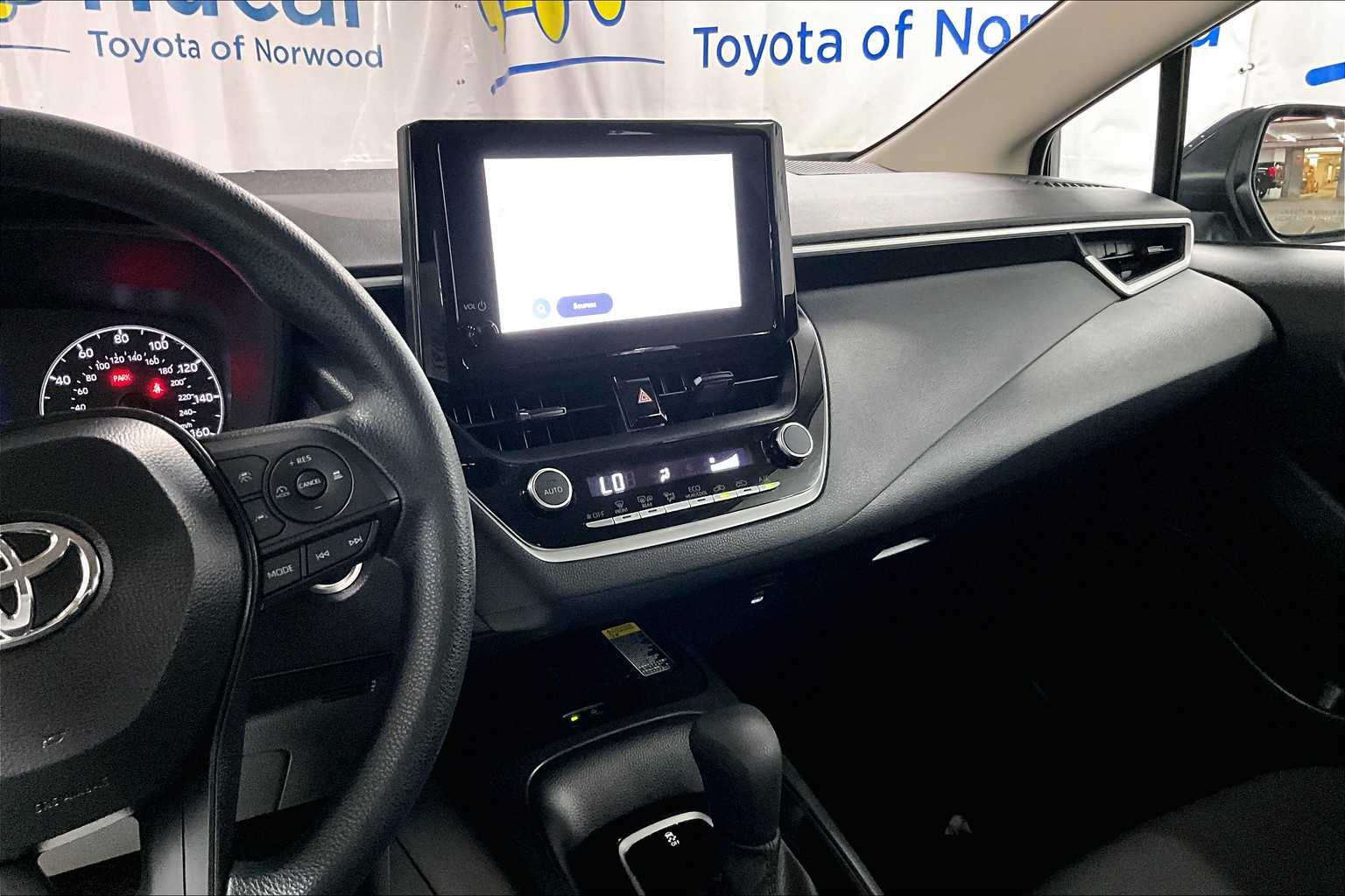 2025 Toyota Corolla LE - Photo 18
