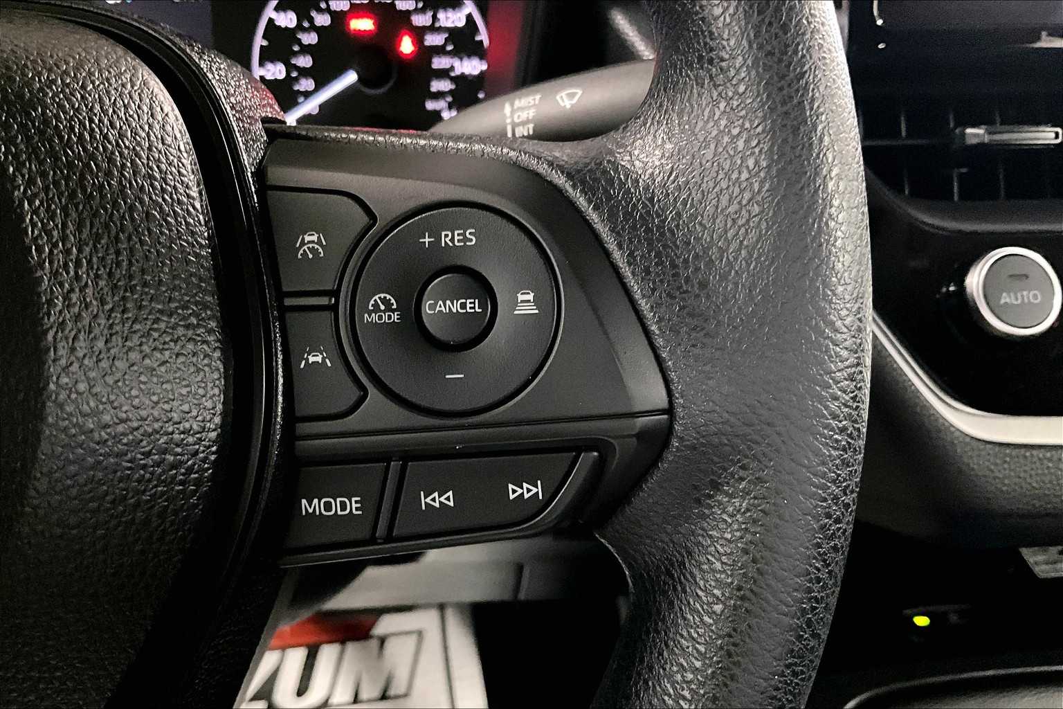 2025 Toyota Corolla LE - Photo 23