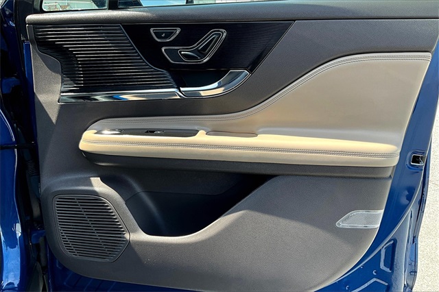 2021 Lincoln Corsair Standard - Photo 12