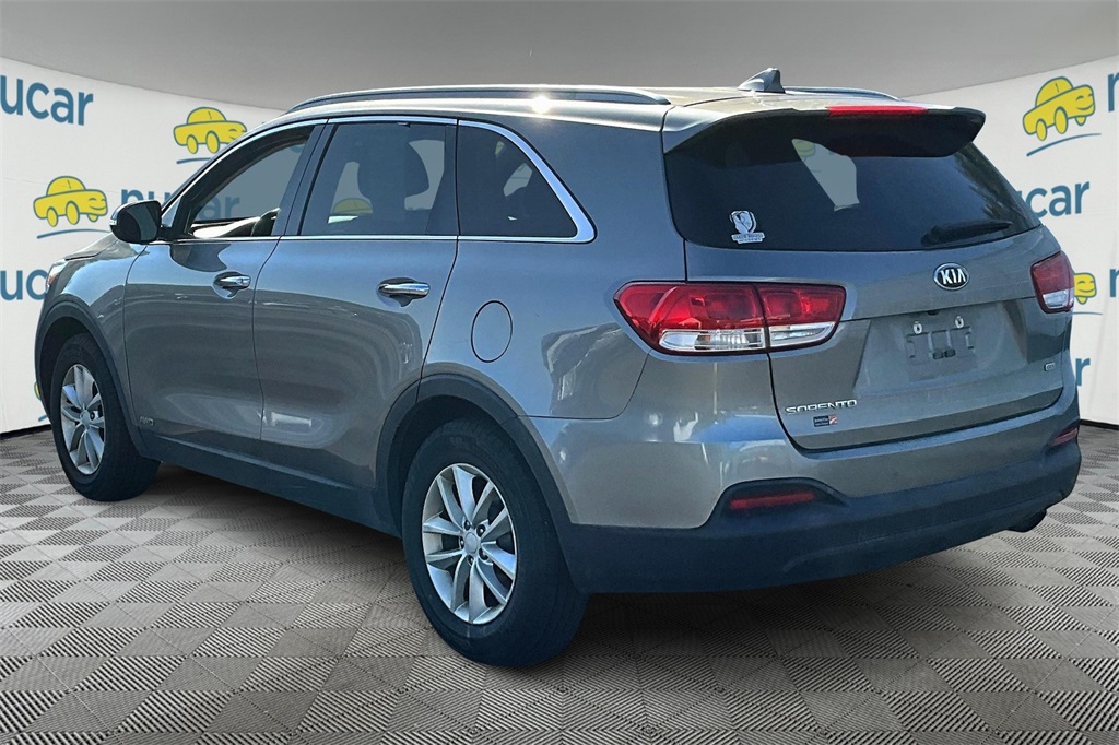 2018 Kia Sorento LX - Photo 4